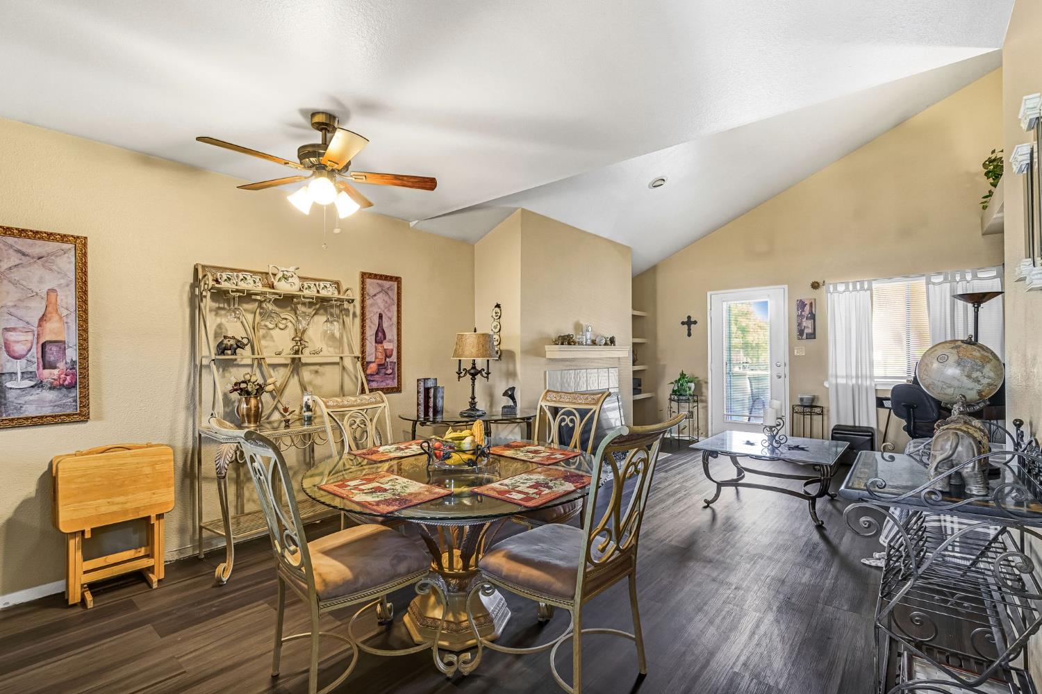 7675 N 1St St #202, Fresno, CA 93720