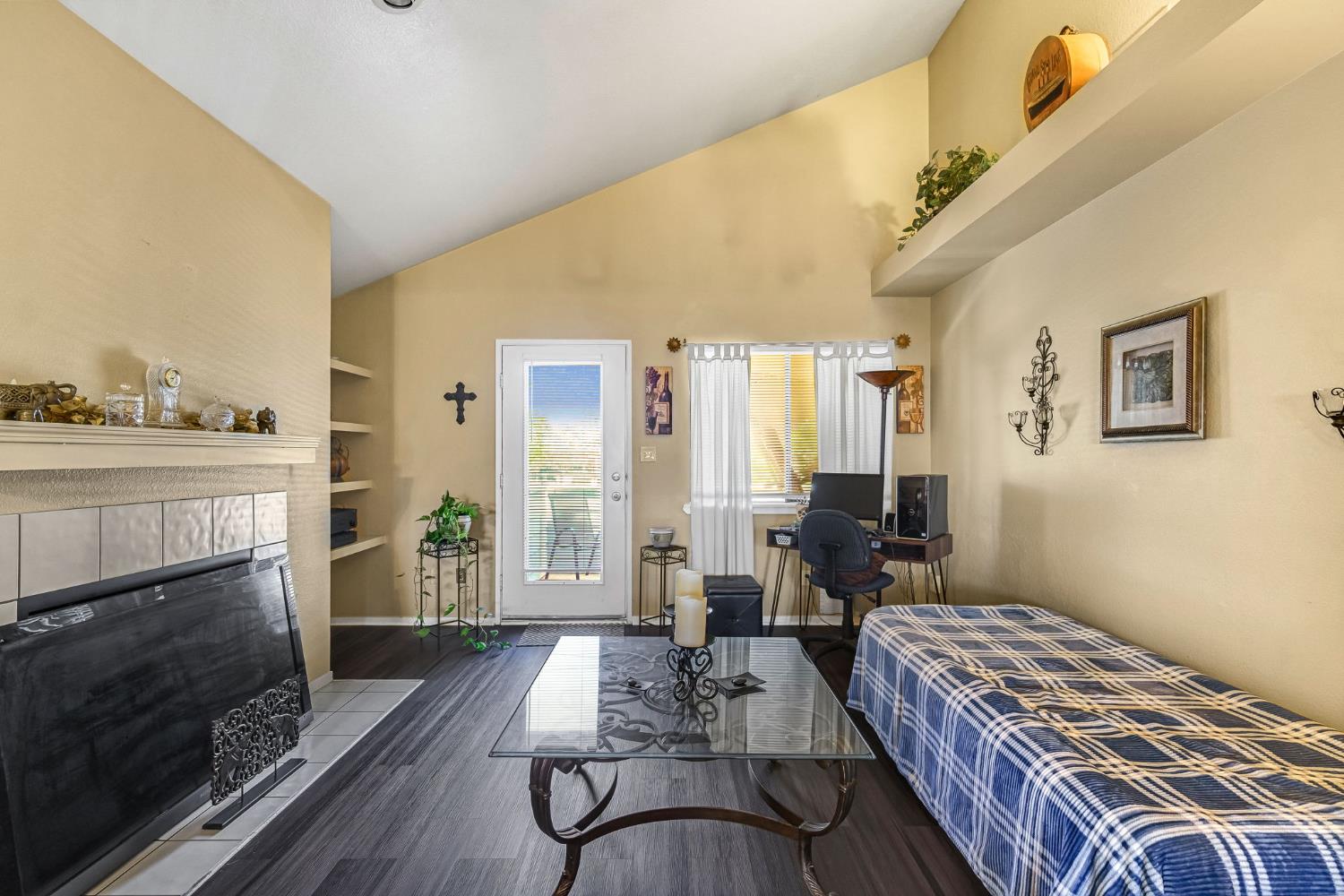 7675 N 1St St #202, Fresno, CA 93720