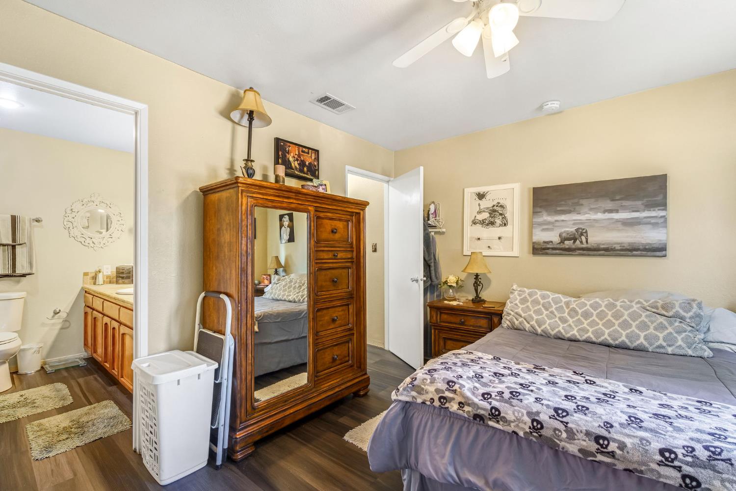 7675 N 1St St #202, Fresno, CA 93720