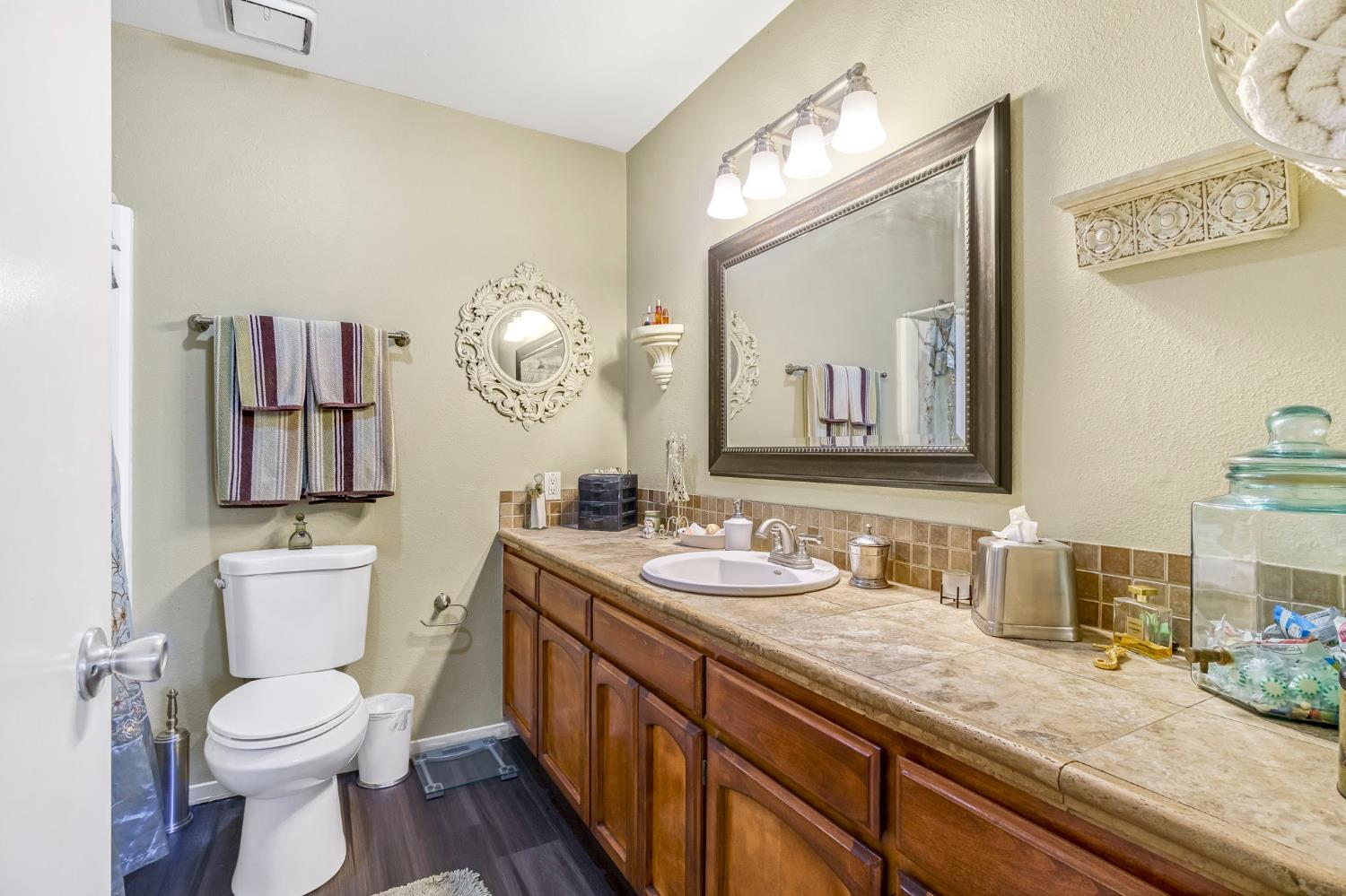 7675 N 1St St #202, Fresno, CA 93720