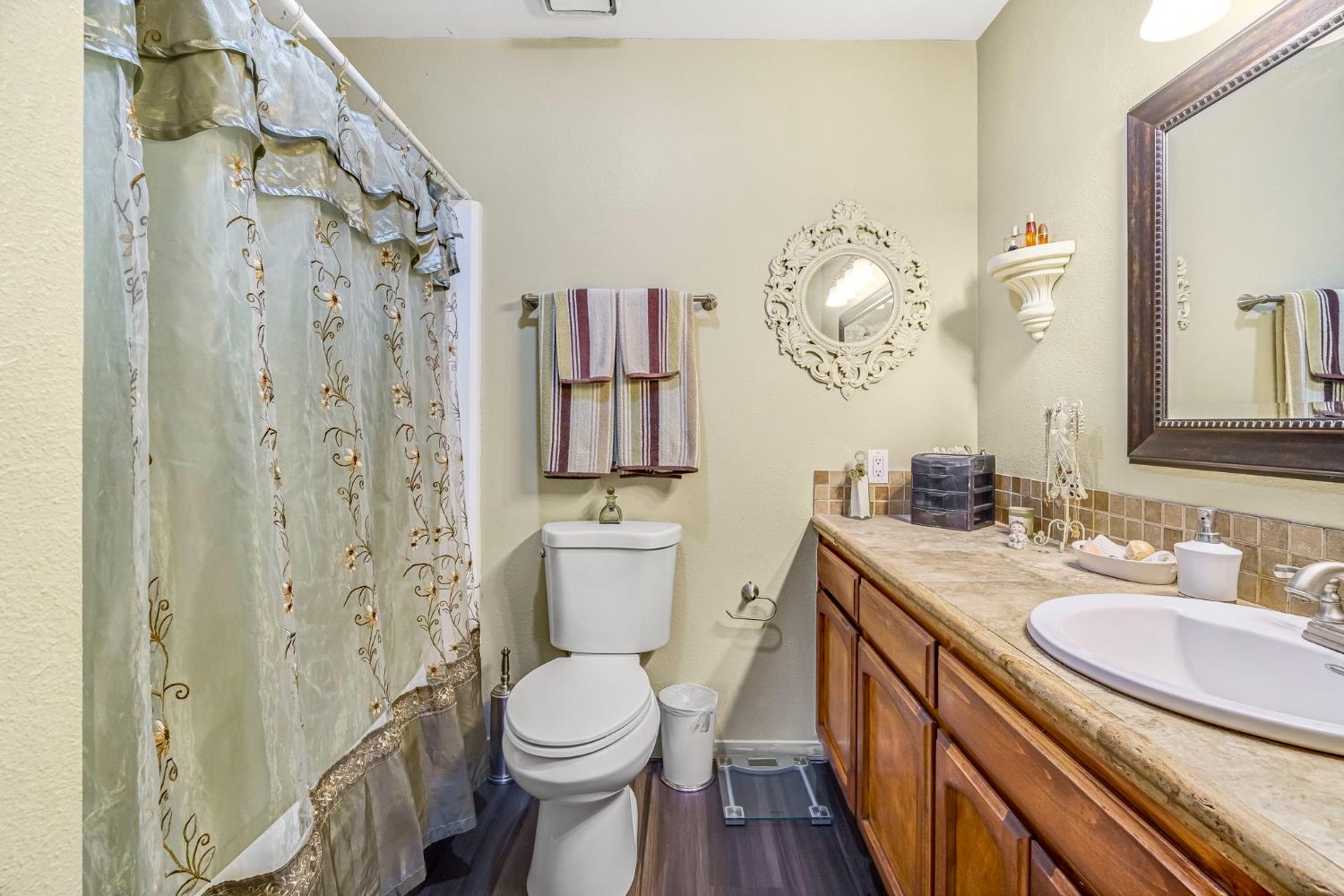 7675 N 1St St #202, Fresno, CA 93720