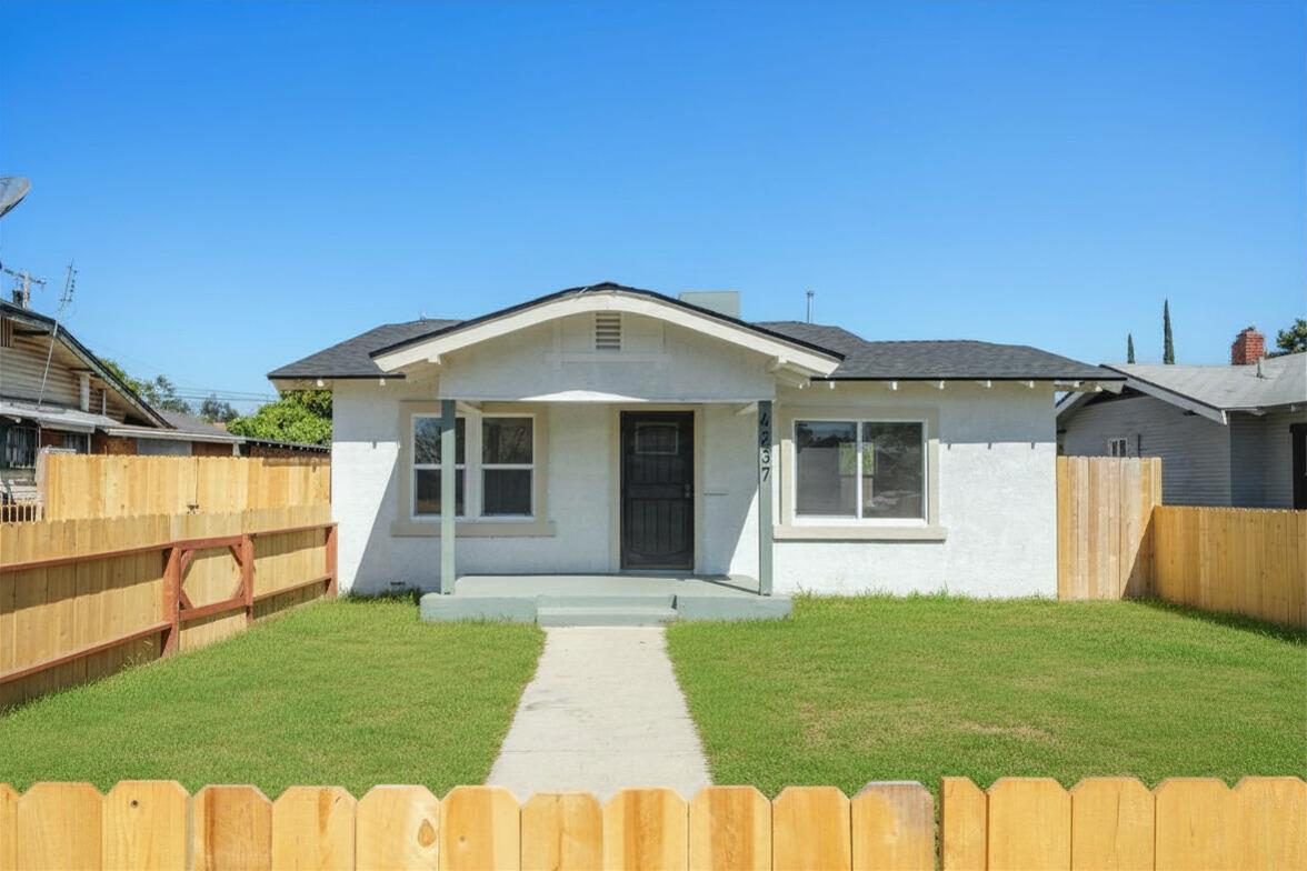 4237 E Washington Ave, Fresno, CA 93702