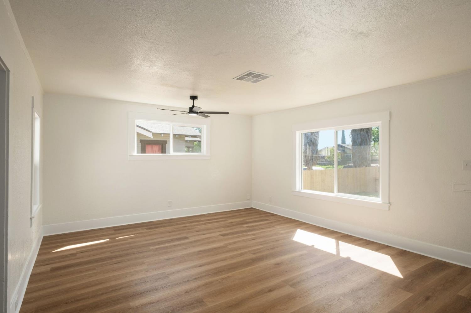 4237 E Washington Ave, Fresno, CA 93702