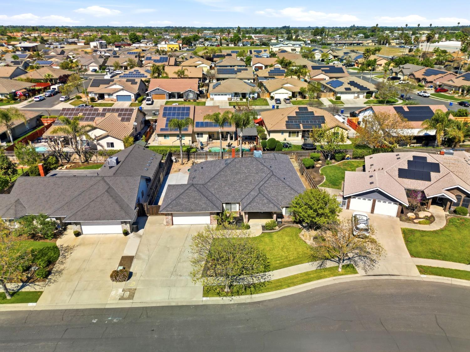 1332 Lincoln Ln, Lemoore, CA 93245