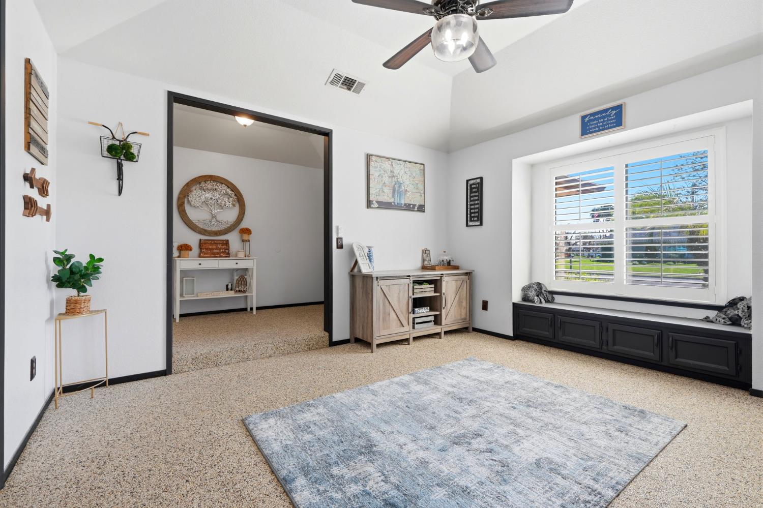 1332 Lincoln Ln, Lemoore, CA 93245