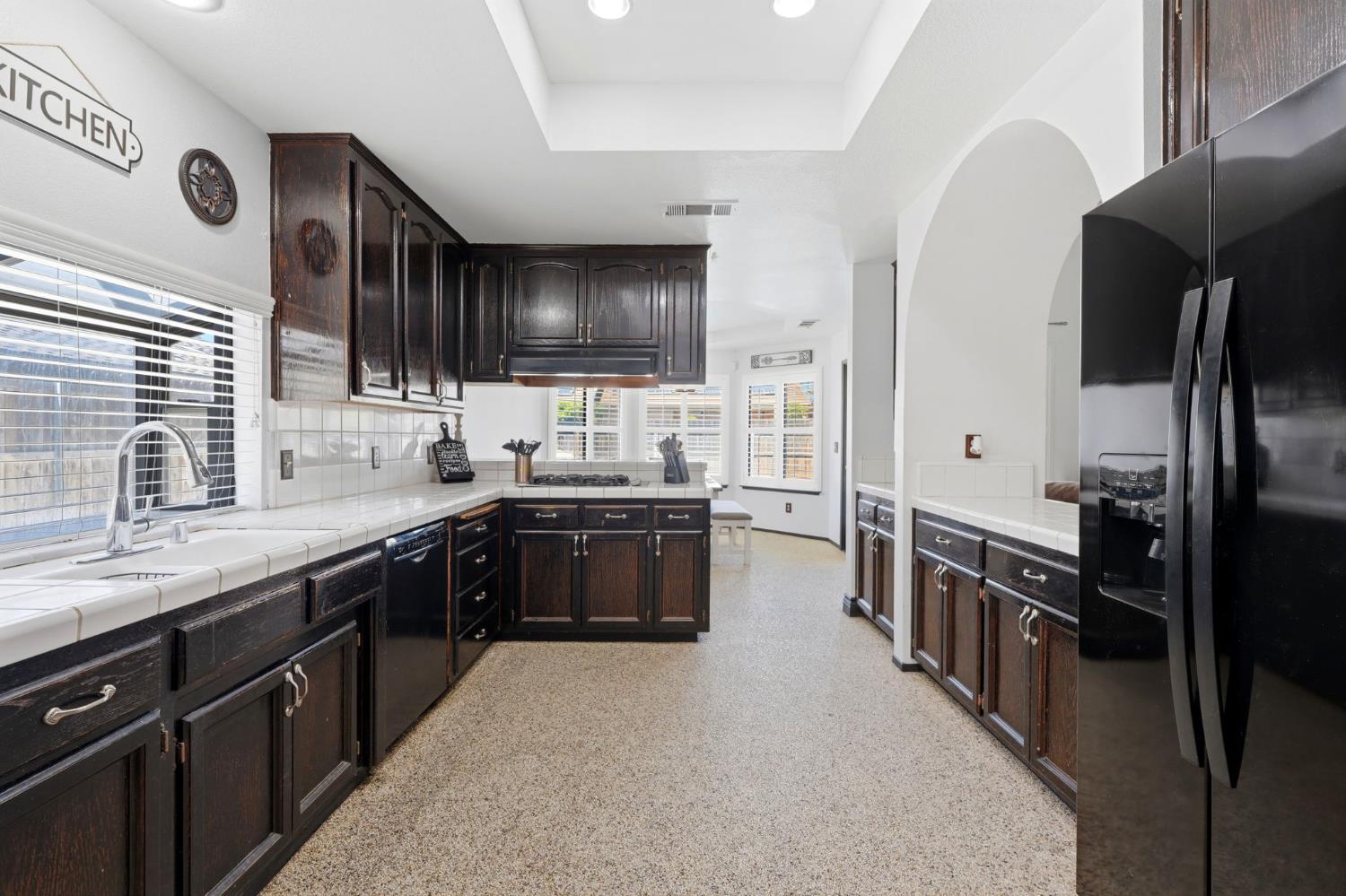 1332 Lincoln Ln, Lemoore, CA 93245