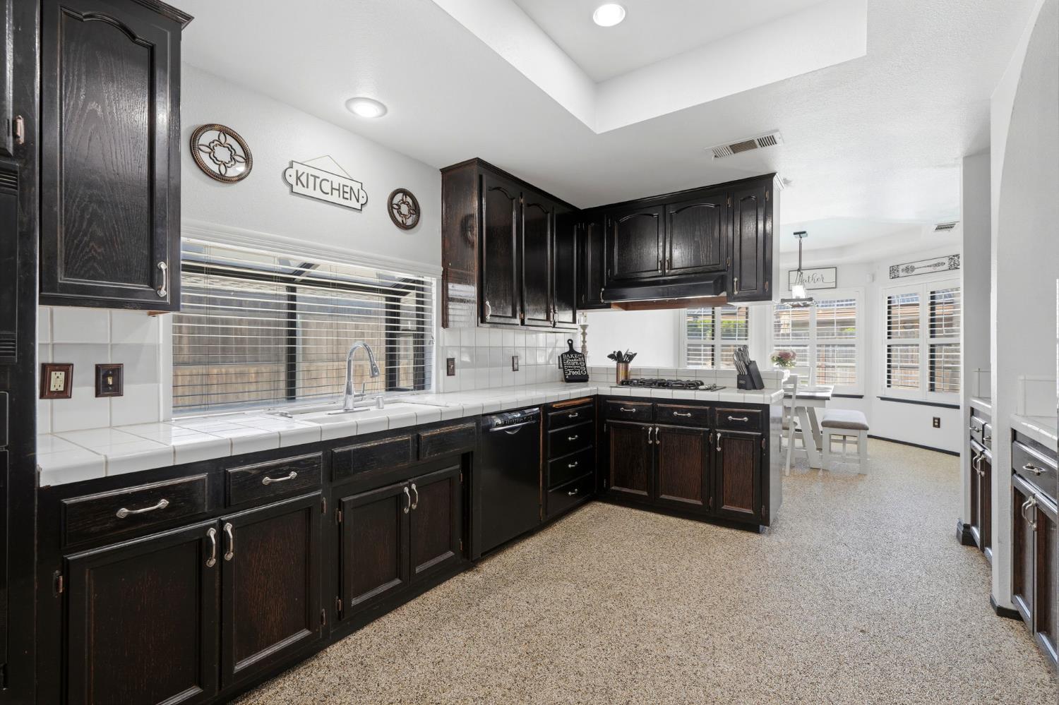 1332 Lincoln Ln, Lemoore, CA 93245