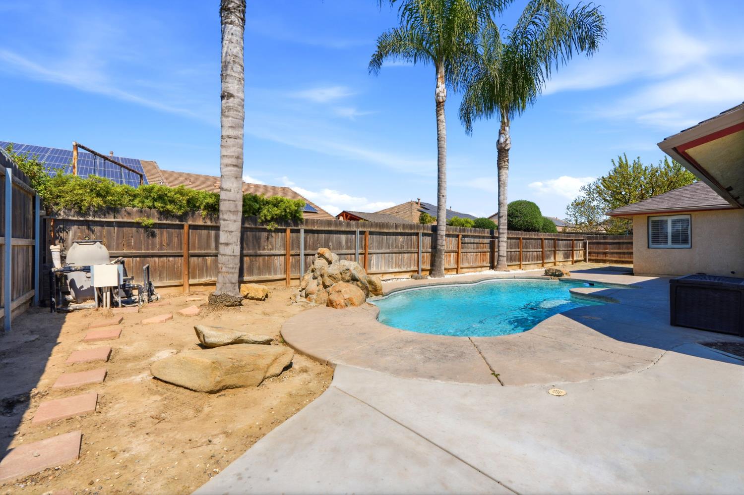 1332 Lincoln Ln, Lemoore, CA 93245