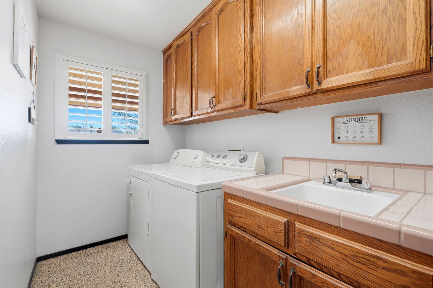 1332 Lincoln Ln, Lemoore, CA 93245