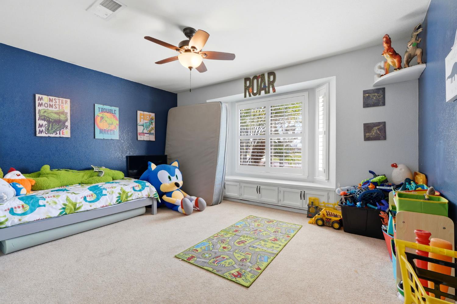 1332 Lincoln Ln, Lemoore, CA 93245