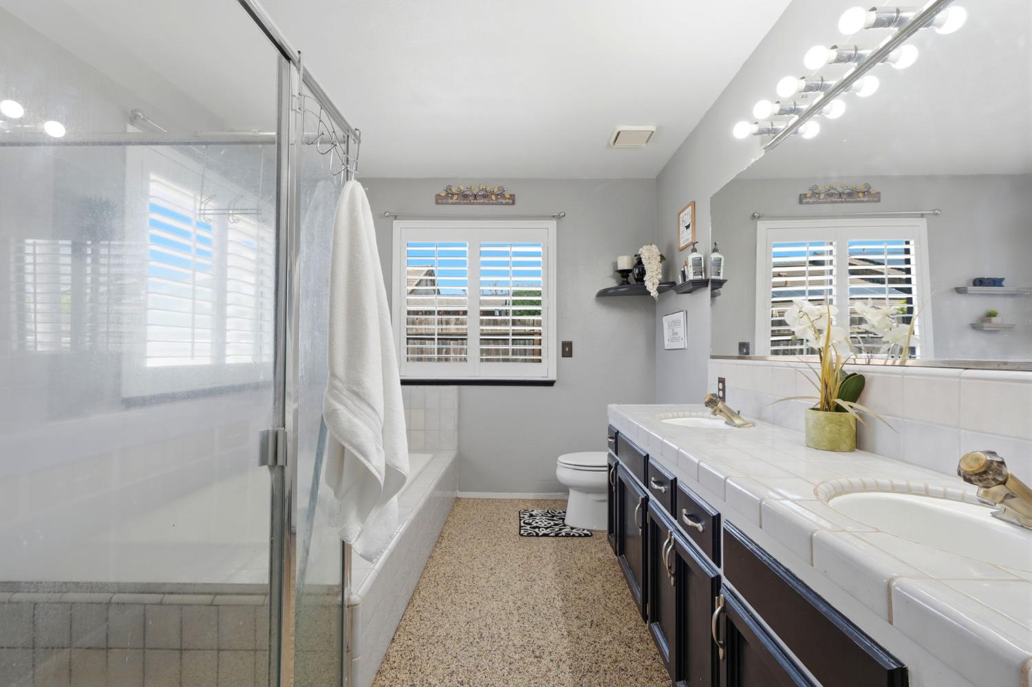 1332 Lincoln Ln, Lemoore, CA 93245