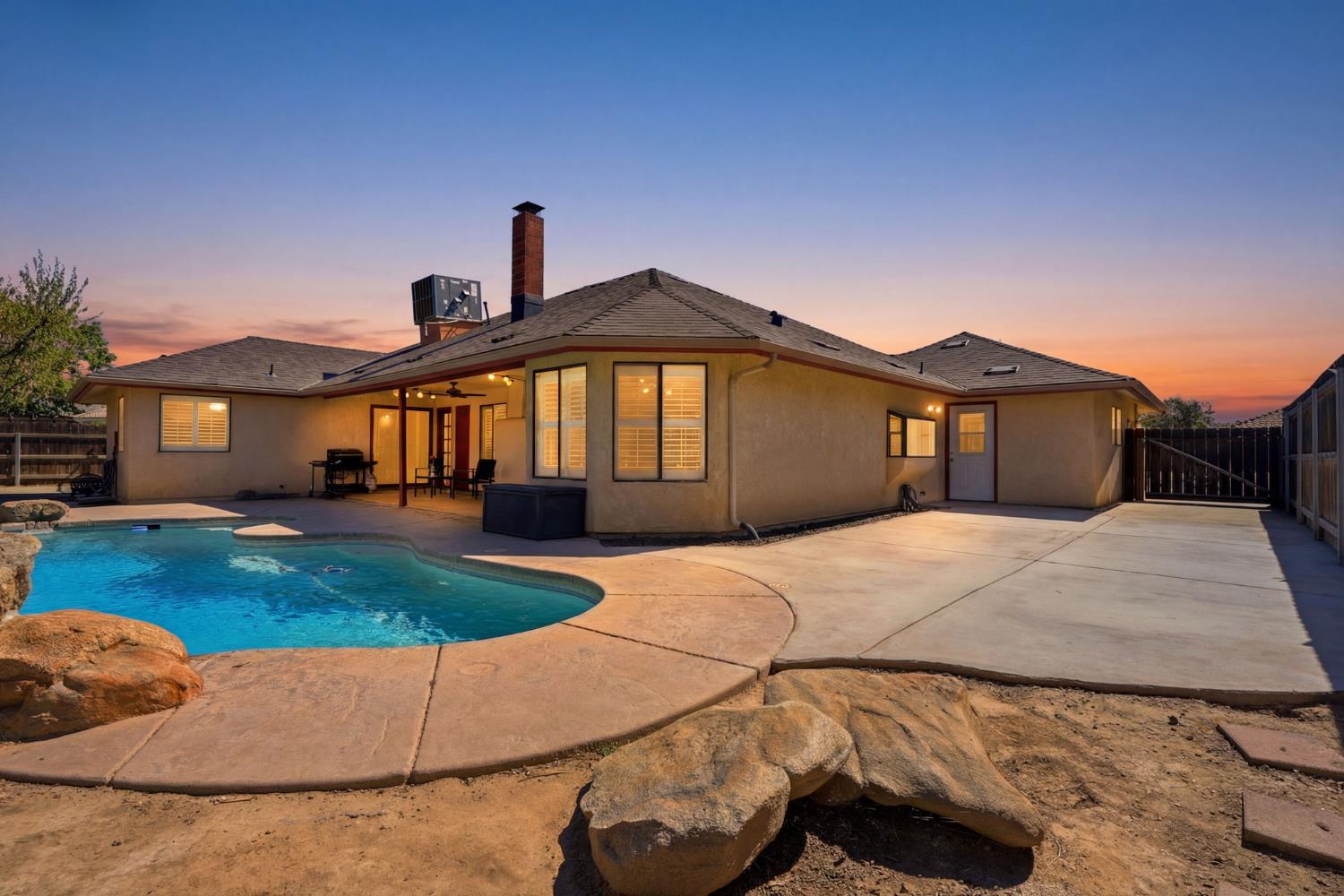 1332 Lincoln Ln, Lemoore, CA 93245