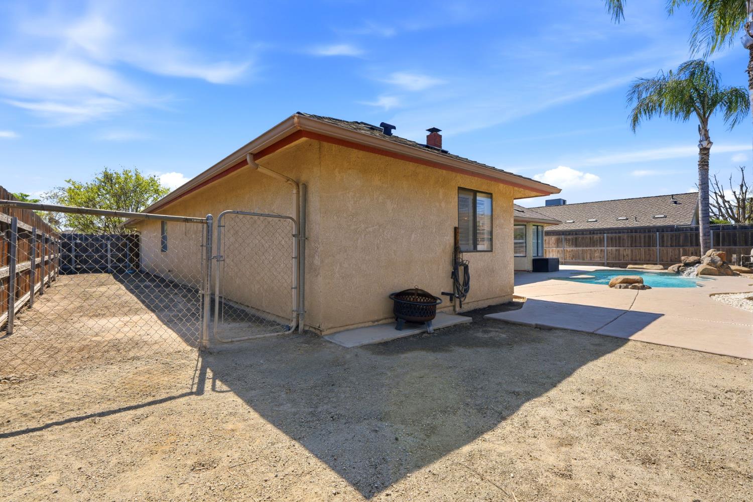 1332 Lincoln Ln, Lemoore, CA 93245