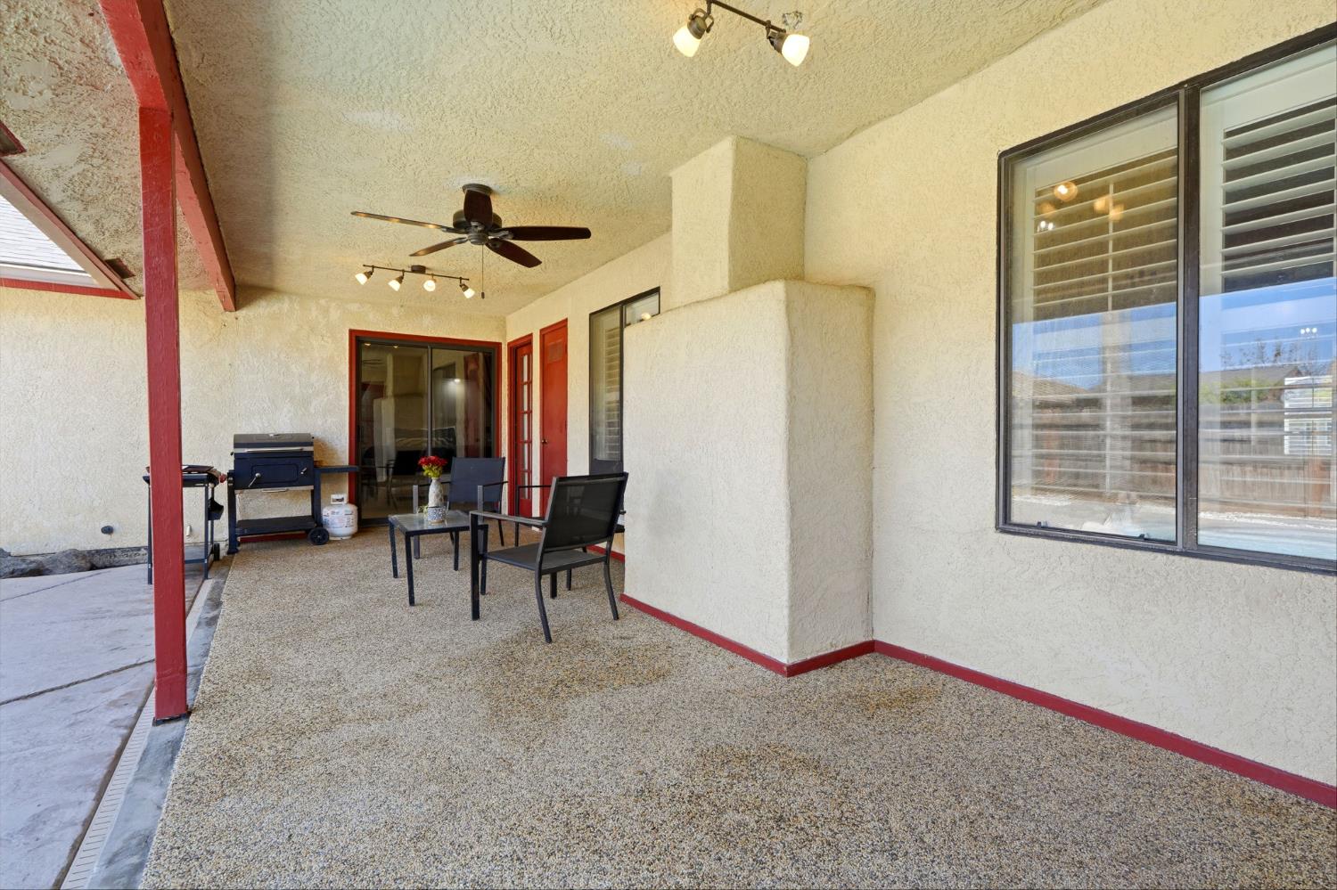 1332 Lincoln Ln, Lemoore, CA 93245