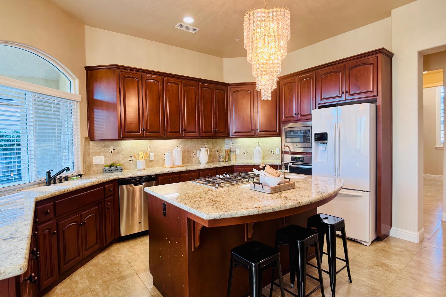 2770 Muncie Ave, Clovis, CA 93619