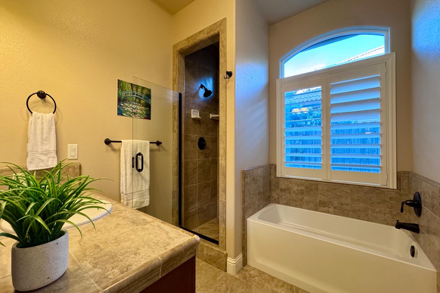 2770 Muncie Ave, Clovis, CA 93619