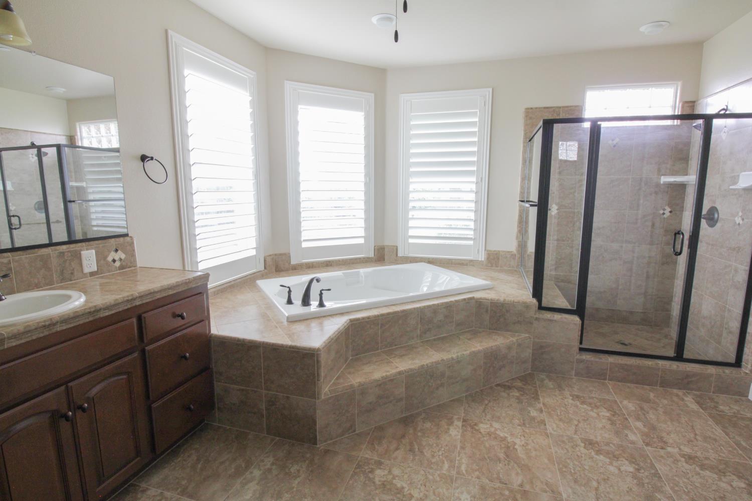 2770 Muncie Ave, Clovis, CA 93619