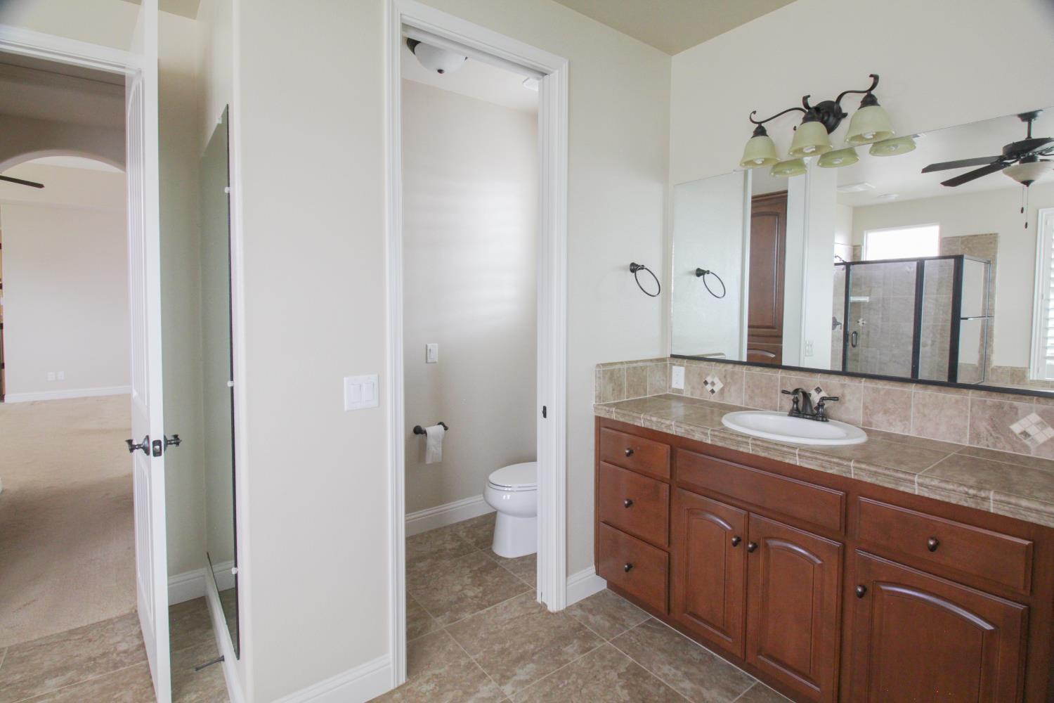 2770 Muncie Ave, Clovis, CA 93619