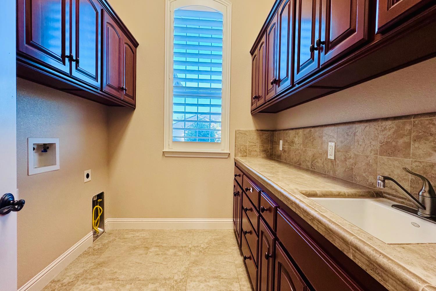 2770 Muncie Ave, Clovis, CA 93619