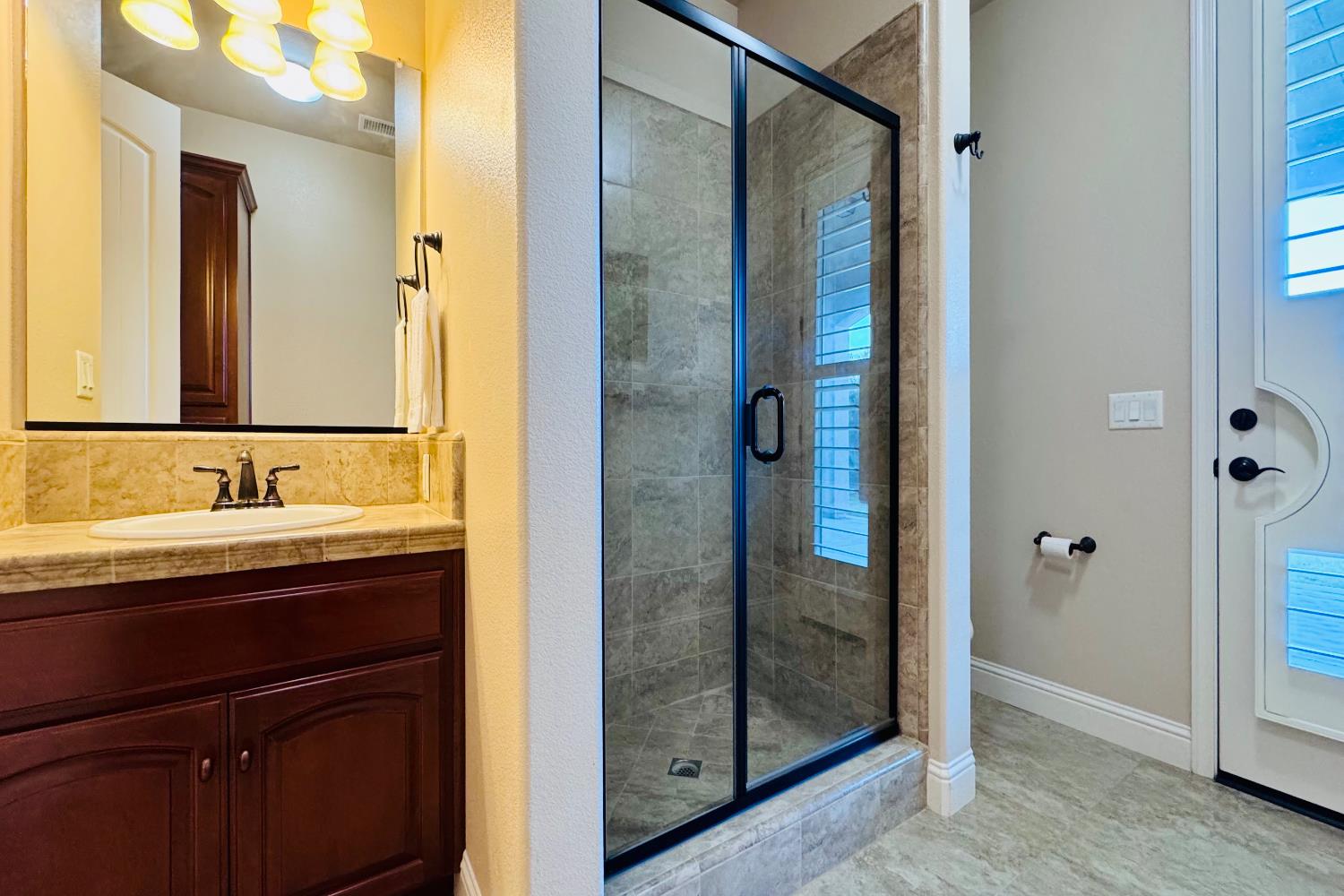 2770 Muncie Ave, Clovis, CA 93619