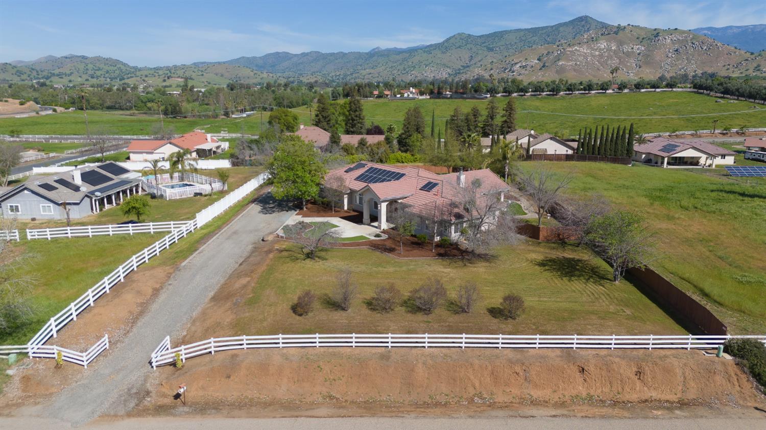 32250 Appaloosa Dr, Lindsay, CA 93265