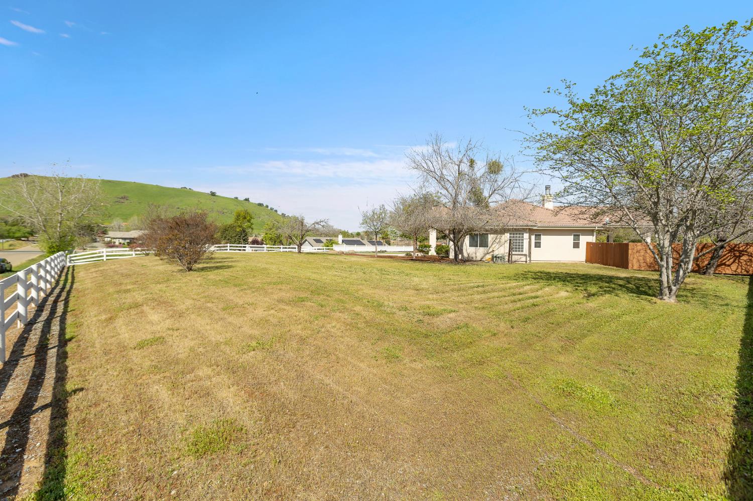 32250 Appaloosa Dr, Lindsay, CA 93265