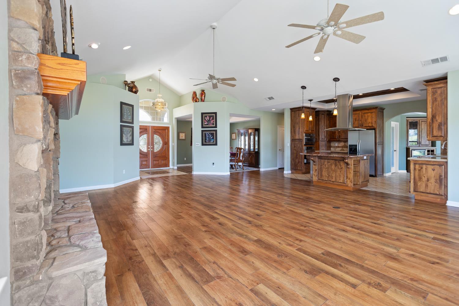 32250 Appaloosa Dr, Lindsay, CA 93265