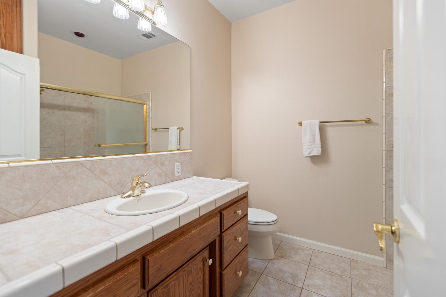 32250 Appaloosa Dr, Lindsay, CA 93265