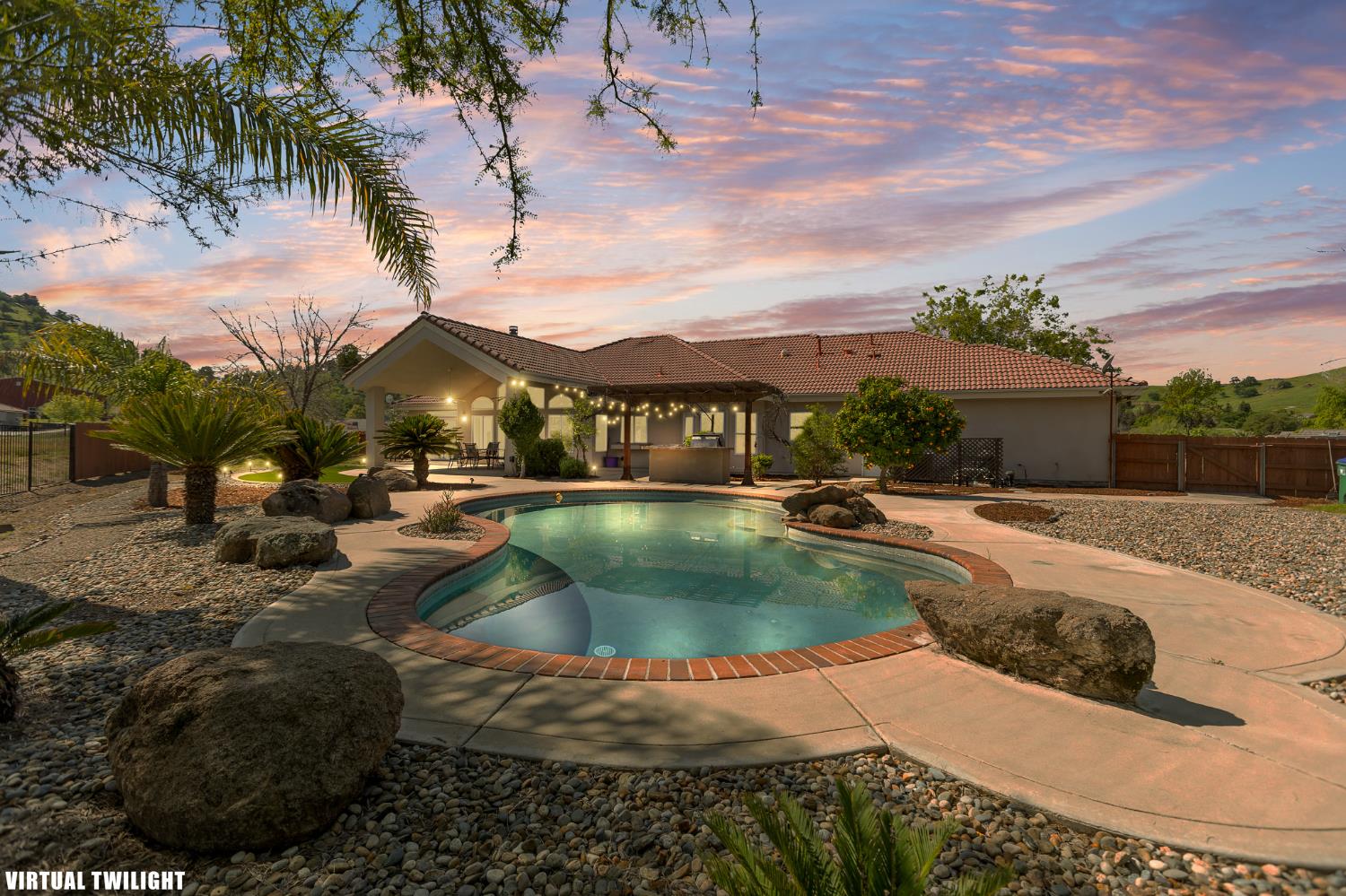 32250 Appaloosa Dr, Lindsay, CA 93265