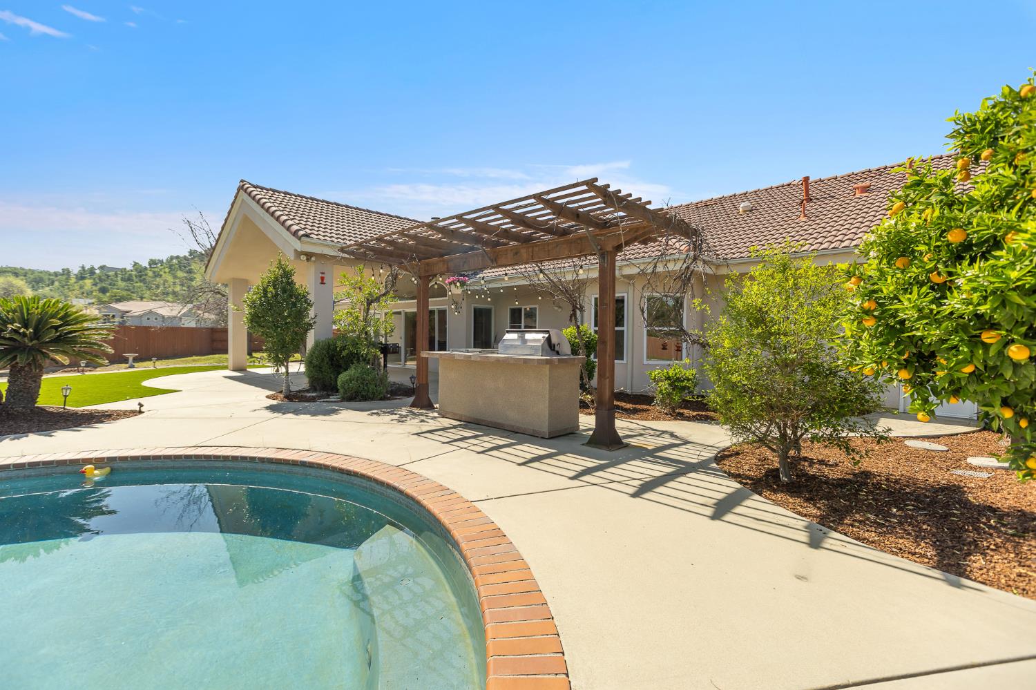 32250 Appaloosa Dr, Lindsay, CA 93265