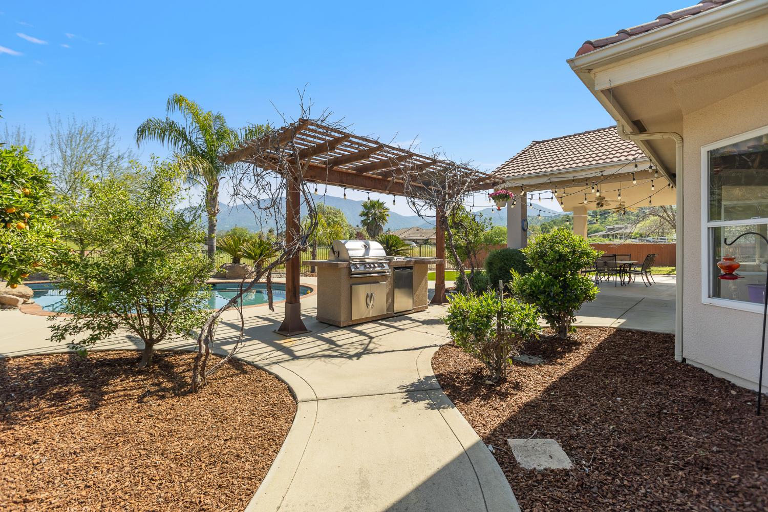 32250 Appaloosa Dr, Lindsay, CA 93265