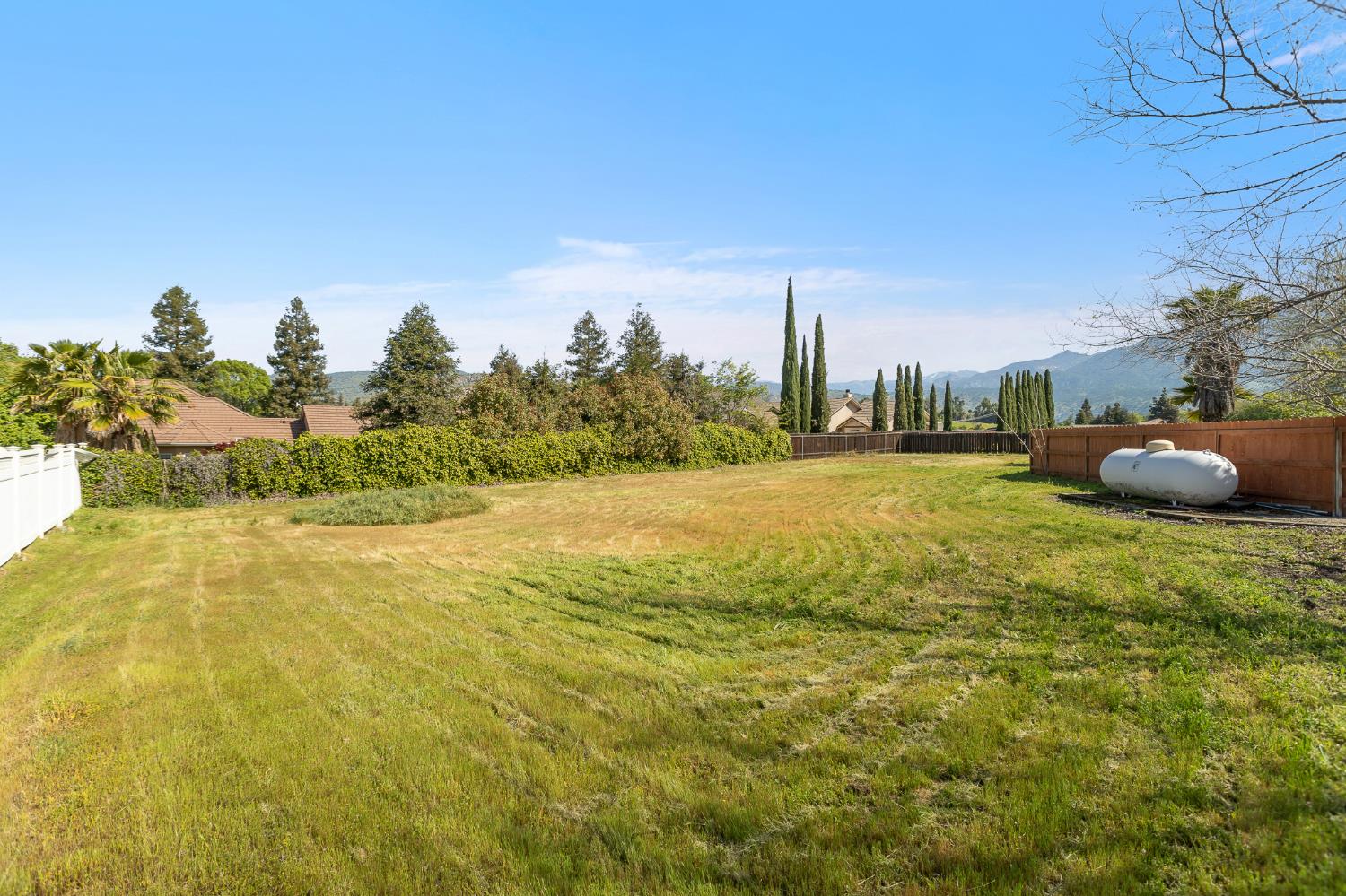 32250 Appaloosa Dr, Lindsay, CA 93265