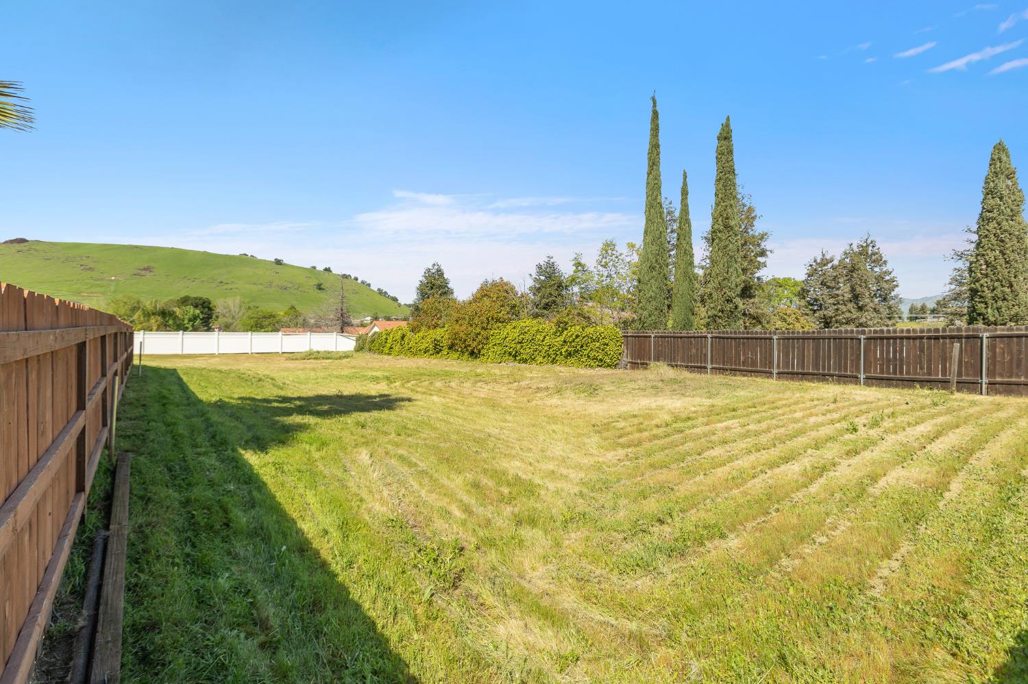 32250 Appaloosa Dr, Lindsay, CA 93265