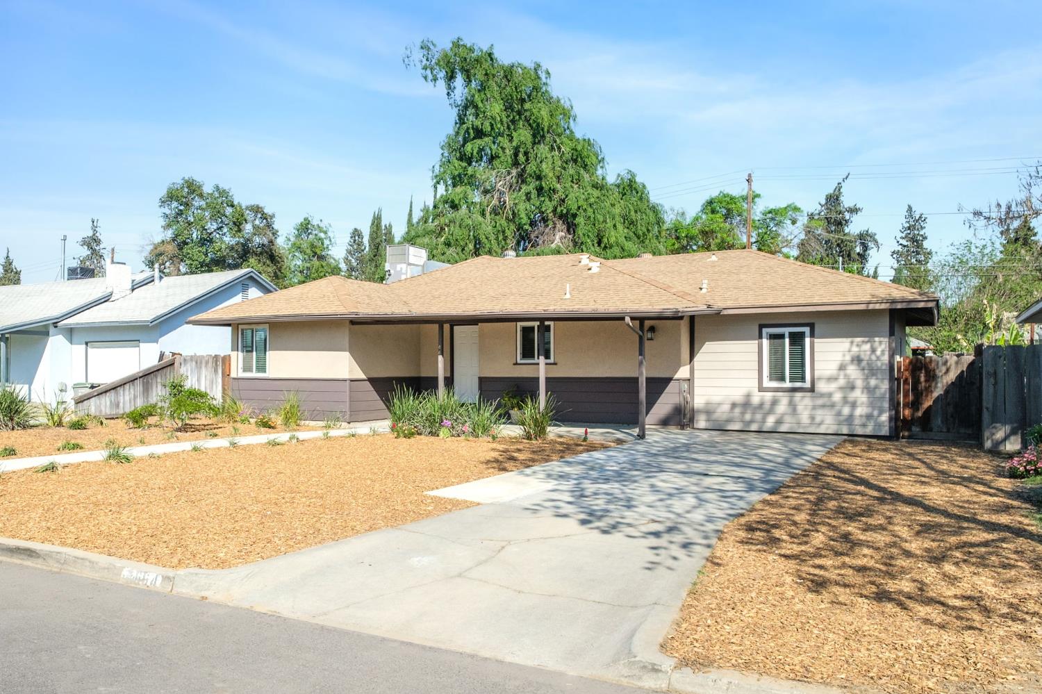 4664 N Vagedes Ave, Fresno, CA 93705