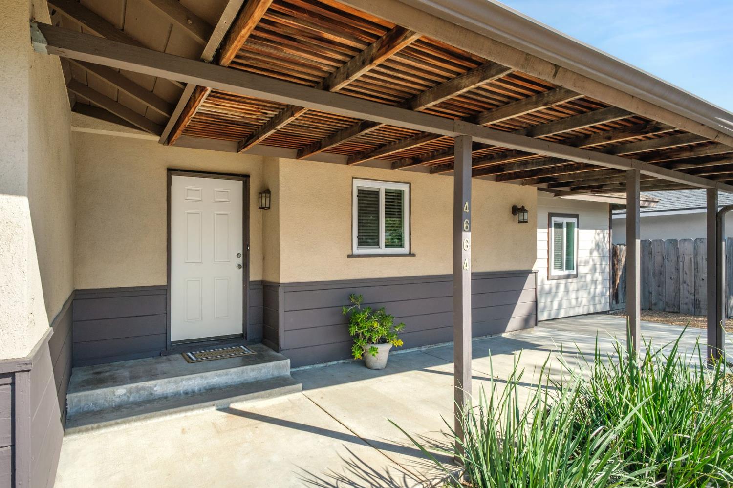 4664 N Vagedes Ave, Fresno, CA 93705