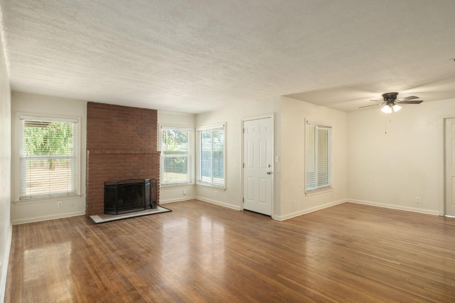 4664 N Vagedes Ave, Fresno, CA 93705