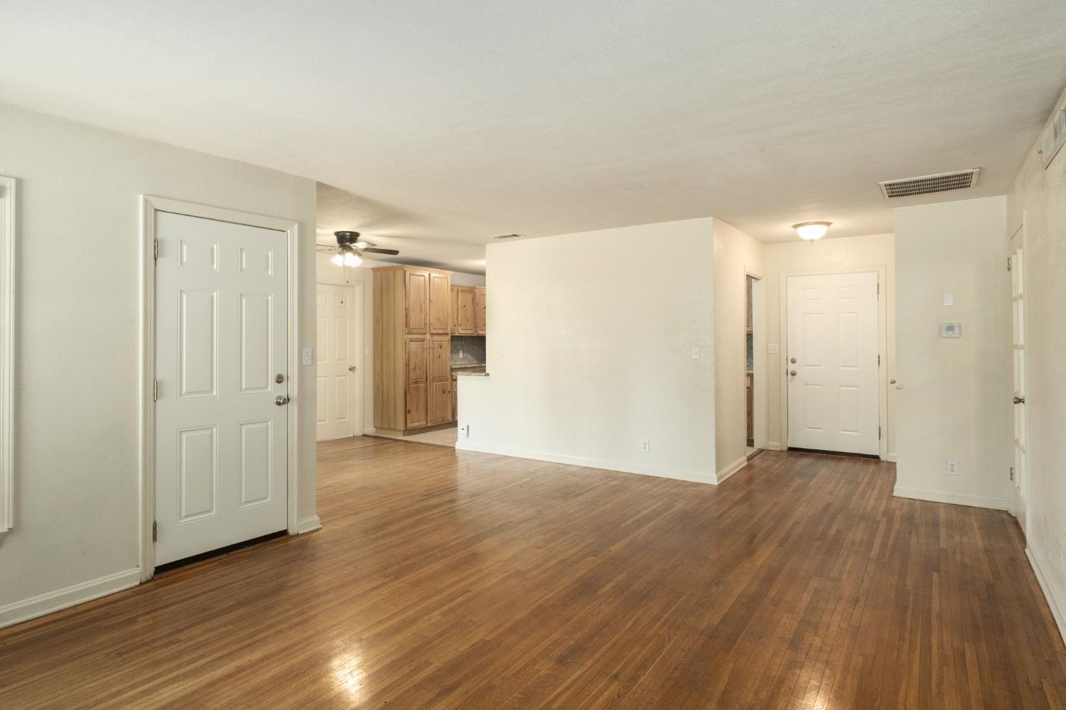 4664 N Vagedes Ave, Fresno, CA 93705