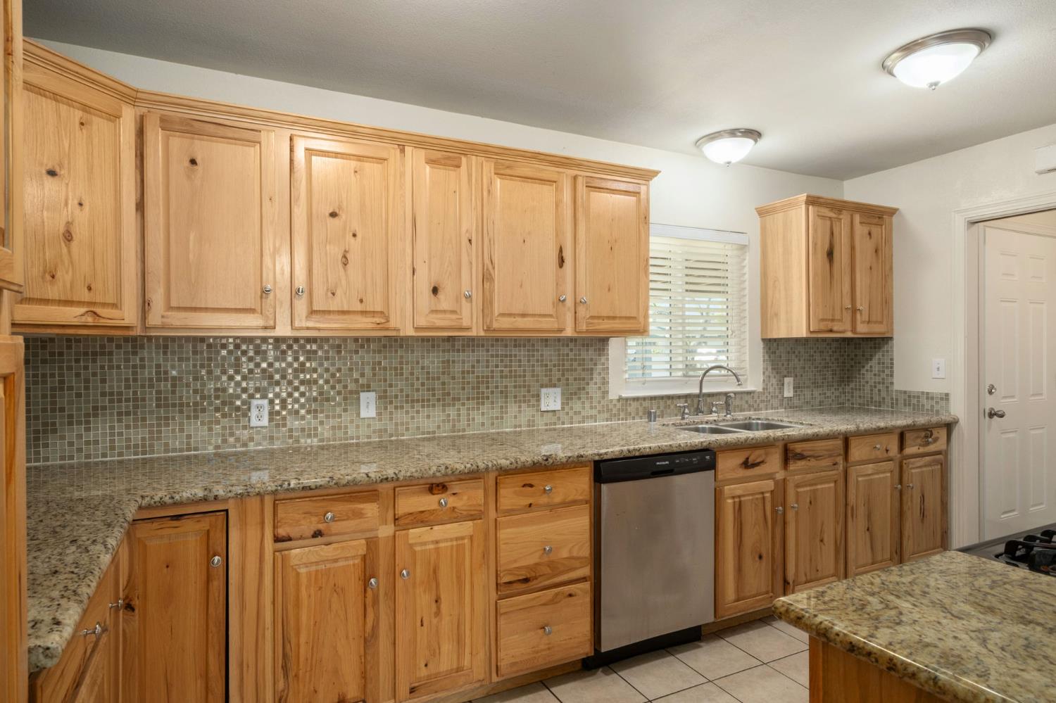 4664 N Vagedes Ave, Fresno, CA 93705