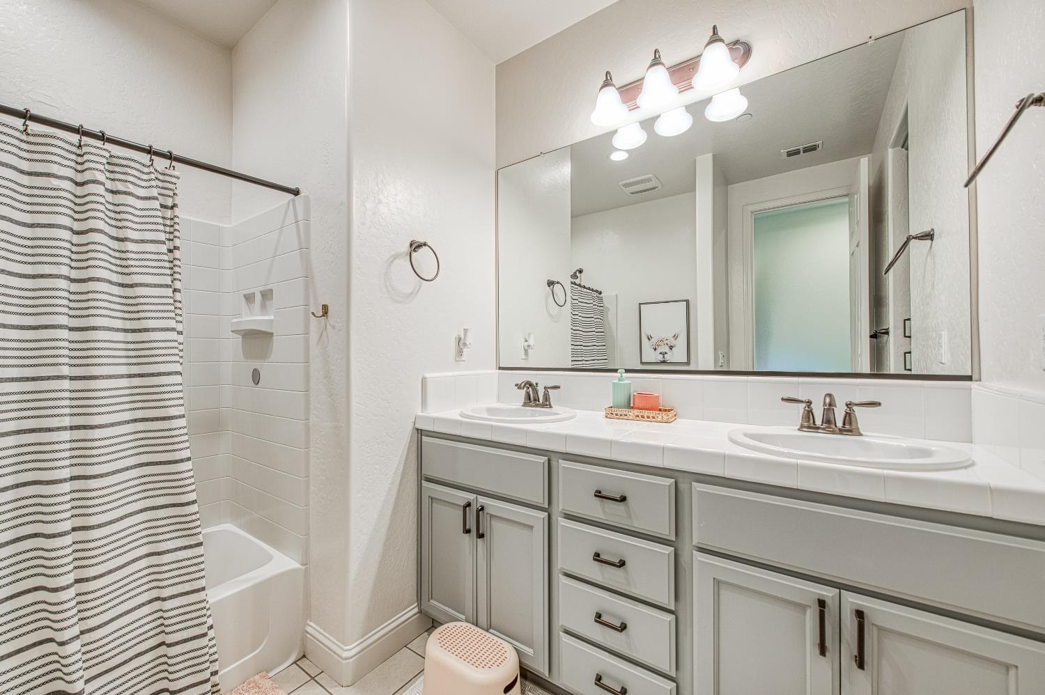 753 E Aretha Ave, Fowler, CA 93625