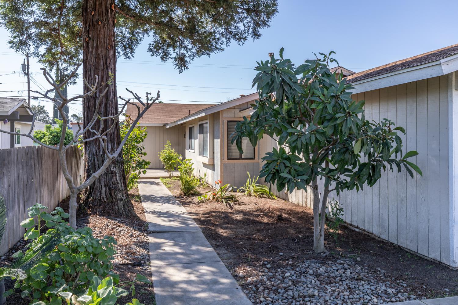 377 W Alluvial Ave, Pinedale, CA 93650