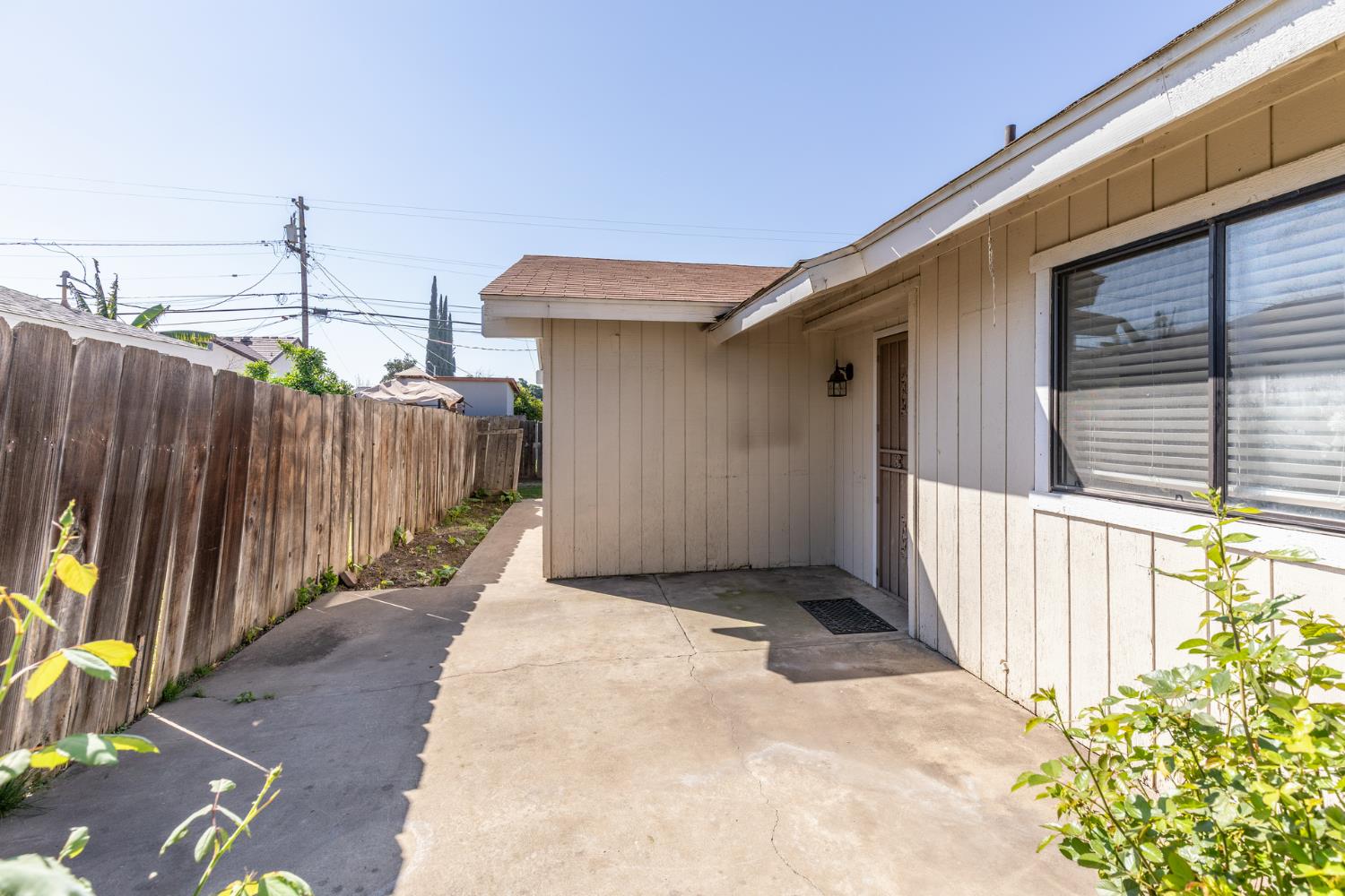 377 W Alluvial Ave, Pinedale, CA 93650