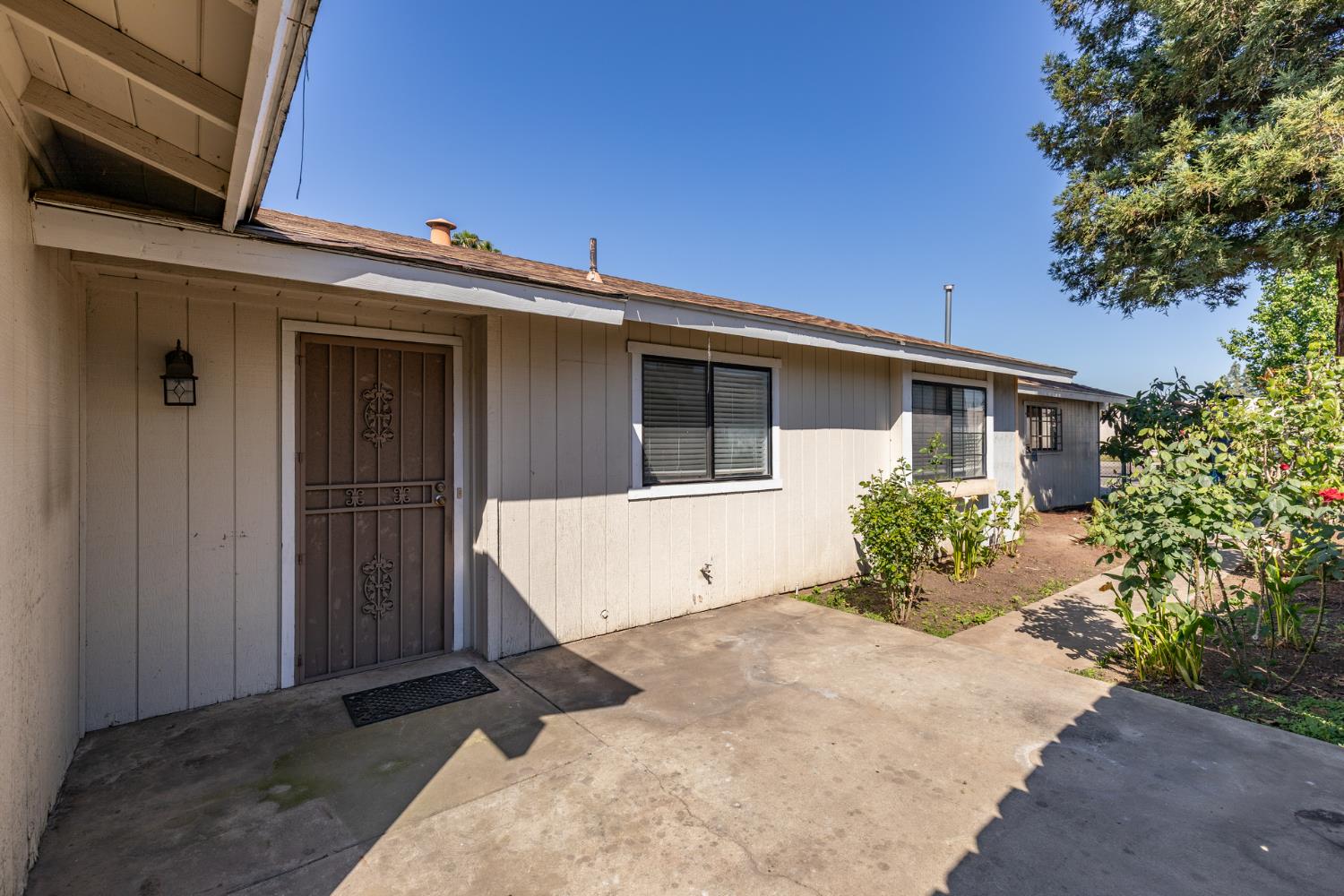 377 W Alluvial Ave, Pinedale, CA 93650