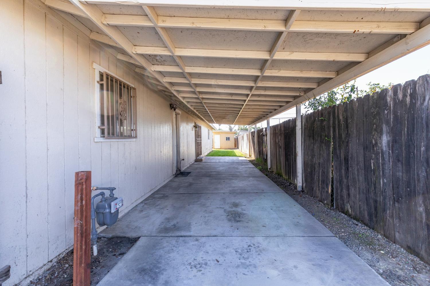 377 W Alluvial Ave, Pinedale, CA 93650