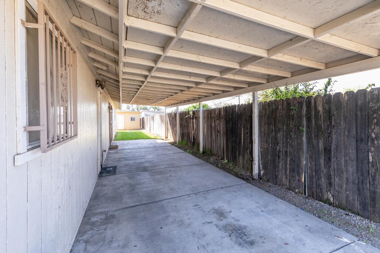 377 W Alluvial Ave, Pinedale, CA 93650