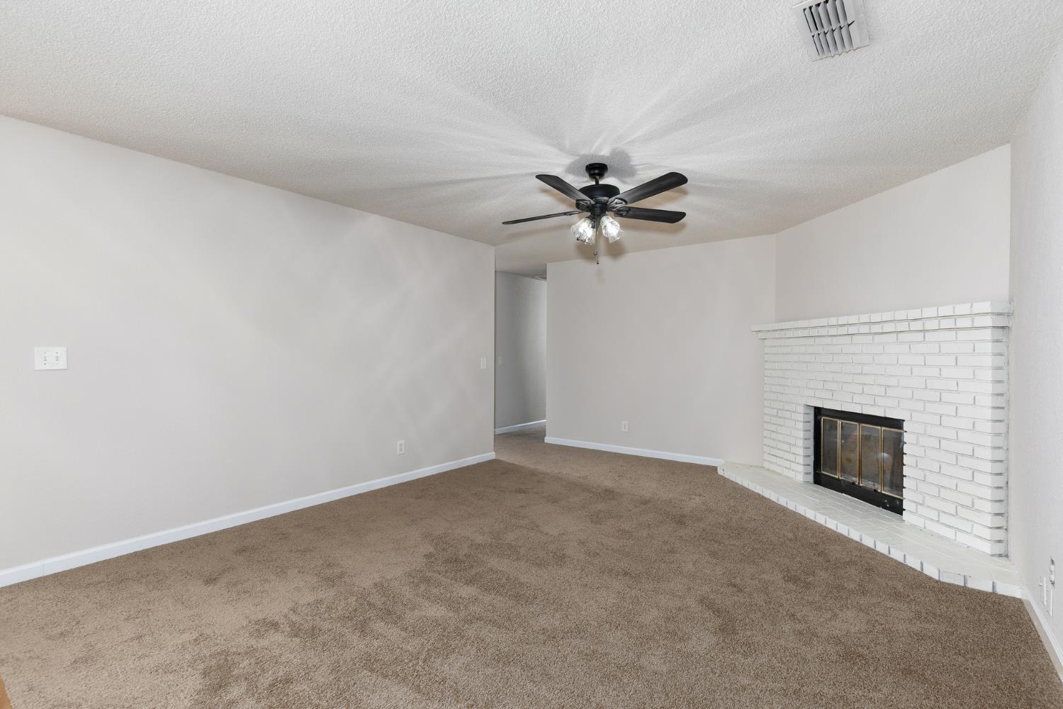 377 W Alluvial Ave, Pinedale, CA 93650