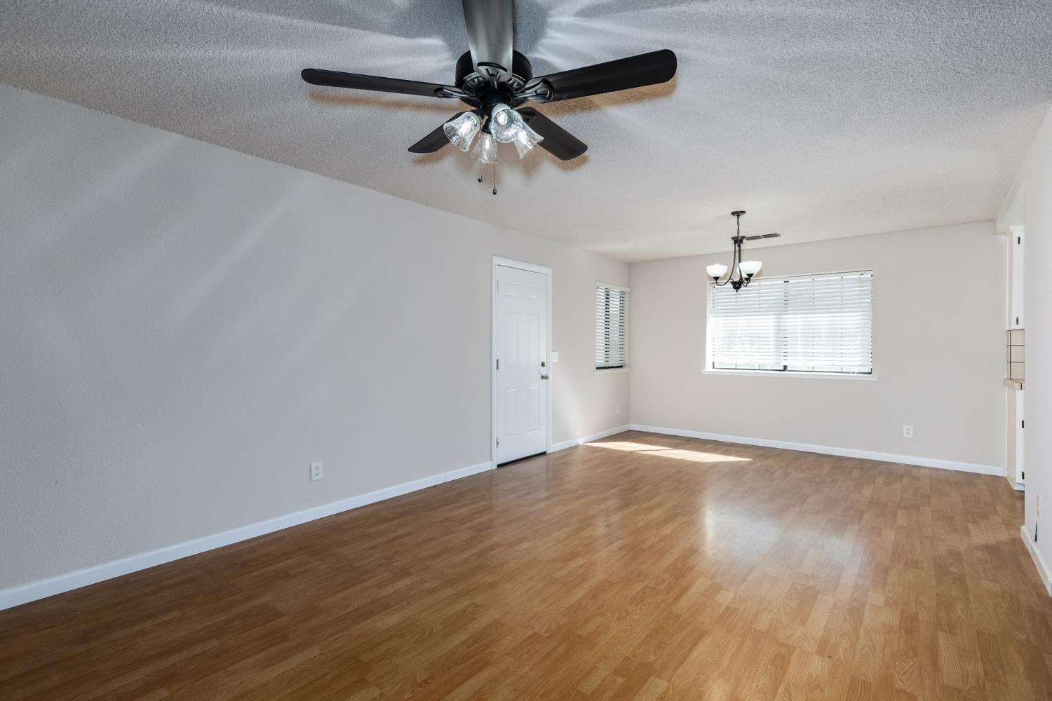 377 W Alluvial Ave, Pinedale, CA 93650