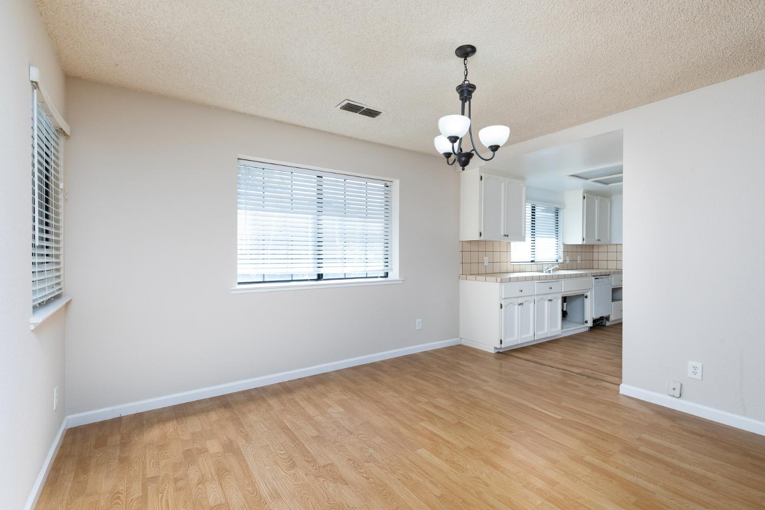 377 W Alluvial Ave, Pinedale, CA 93650