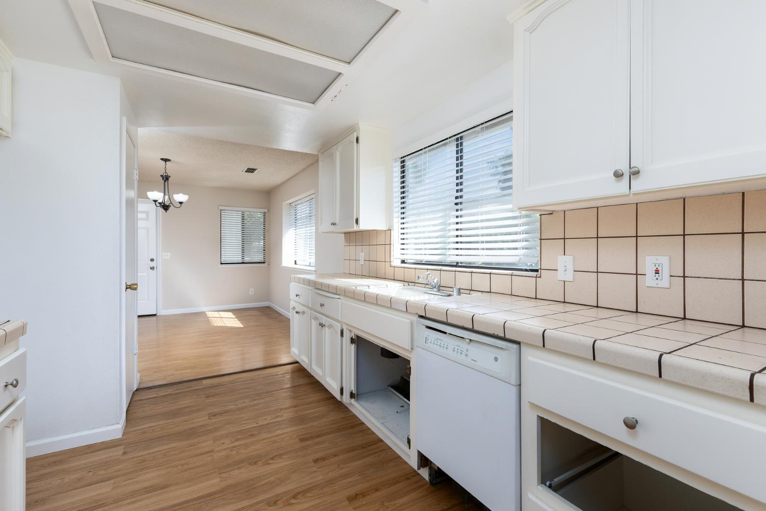 377 W Alluvial Ave, Pinedale, CA 93650