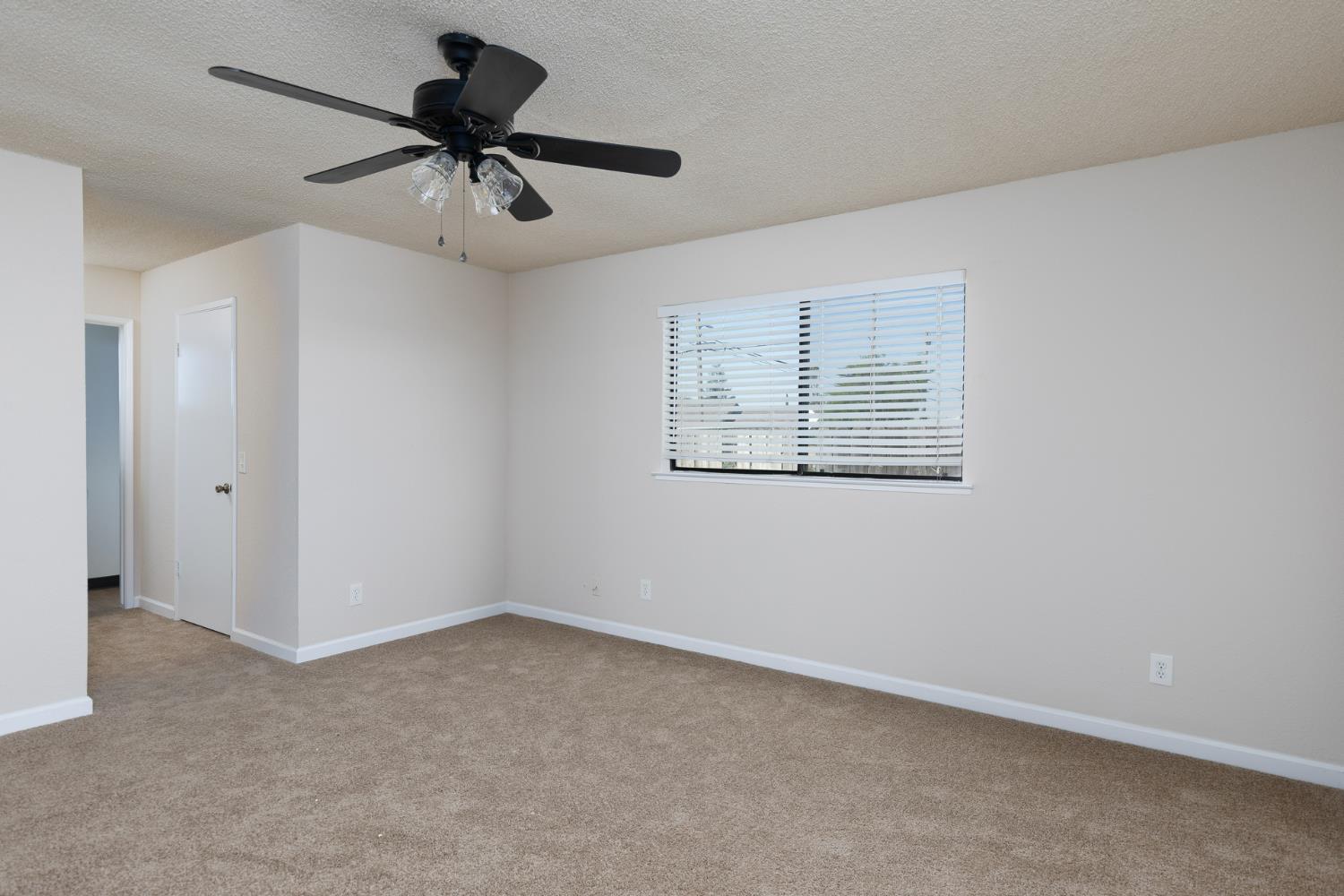 377 W Alluvial Ave, Pinedale, CA 93650