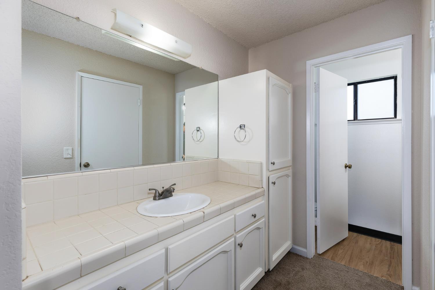 377 W Alluvial Ave, Pinedale, CA 93650